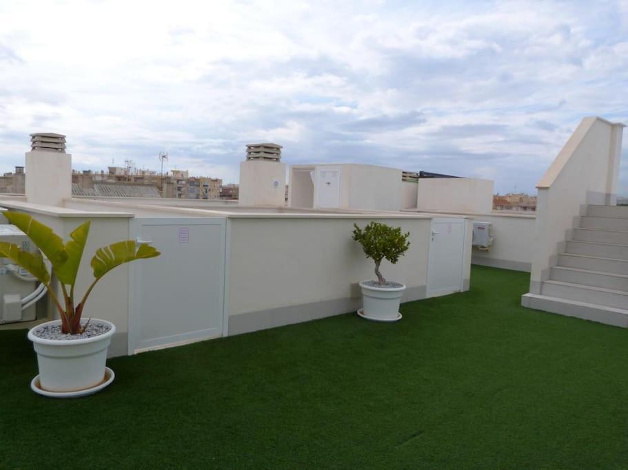 Modern Apartment In Torrevjea 200M From The Loccos Beach Torrevieja Extérieur photo